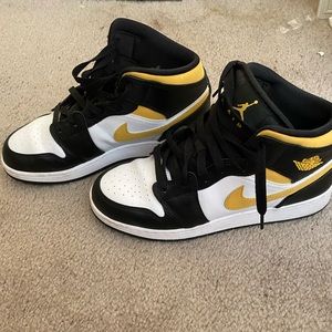 Black and Yellow Nike Air Jordan 1 Mid 6.5Y/8 Womens